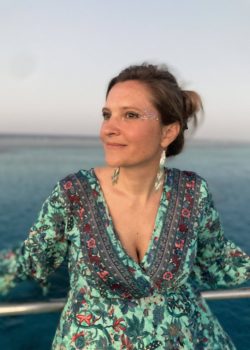 Karla Vaude Meditation Instant Papillon Sataya Dauphins